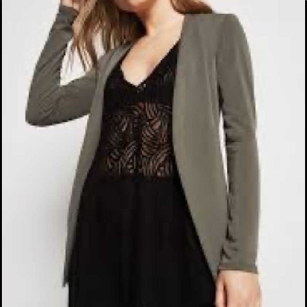 BCBGeneration Welt Pocket Tuxedo Blazer in green